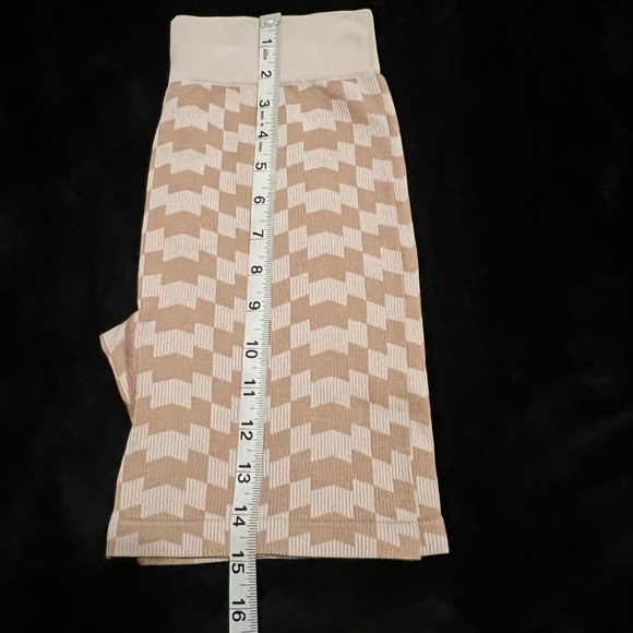 Fashion Nova Seamless Biker Short Set – Beige Checkered, Size M (NWT) - Picture 13 of 15